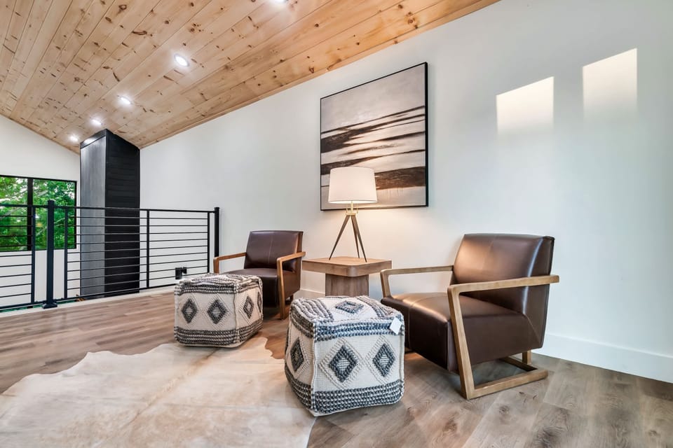 Bright space with stylish seating, perfect for relaxation!