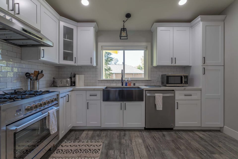 Spacious kitchen ready for your farm-to-table cooking! 