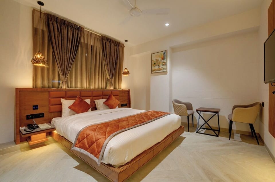 Blackout drapes, soundproofing, iron/ironing board, free WiFi