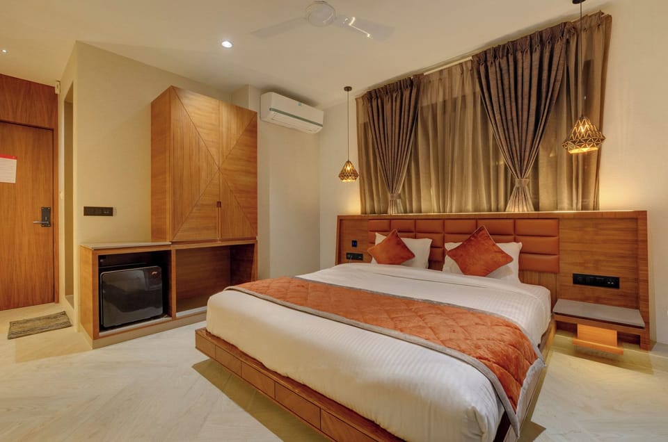 Blackout drapes, soundproofing, iron/ironing board, free WiFi
