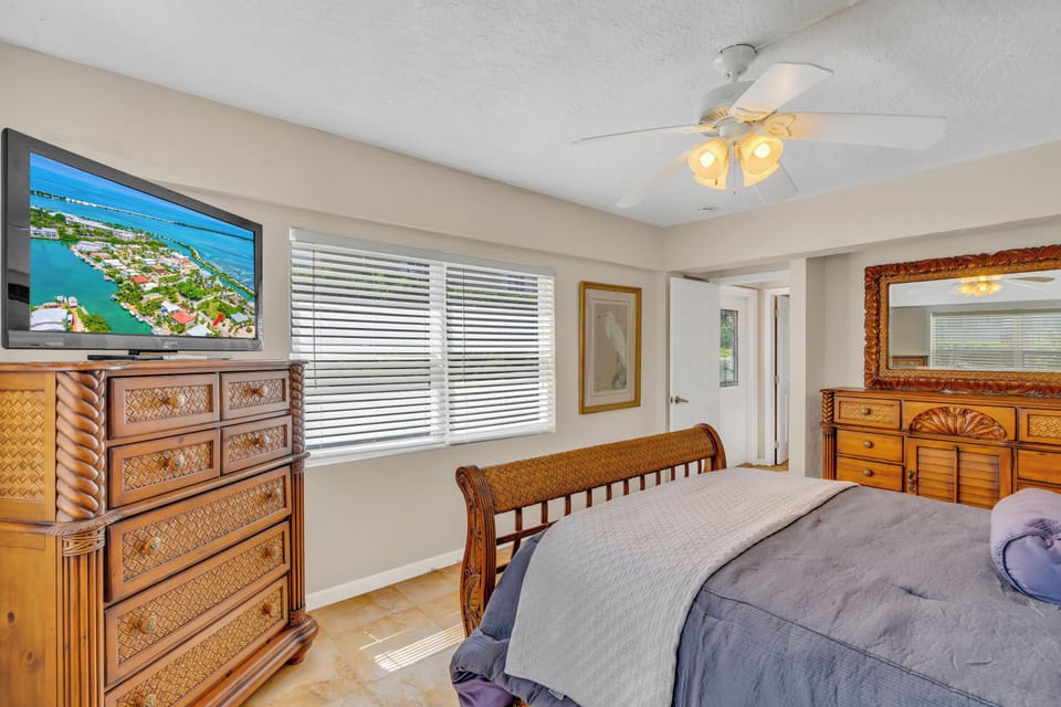 Guest bedroom downstairs