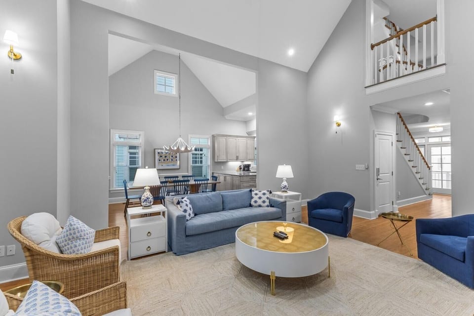 House, 5 Bedrooms | Living area | Smart TV