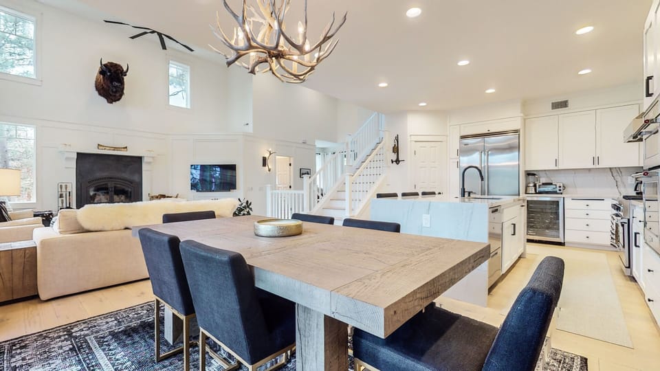 Townhome, 4 Bedrooms | Dining