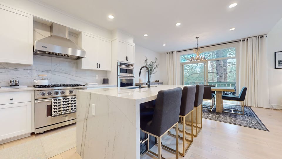 Townhome, 4 Bedrooms | Private kitchen | Fridge, oven, coffee/tea maker, toaster