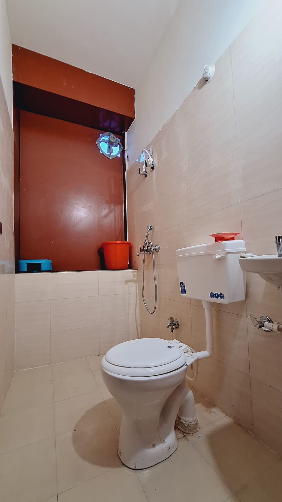 Deluxe Single Room | Bathroom | Towels, soap, shampoo, toilet paper
