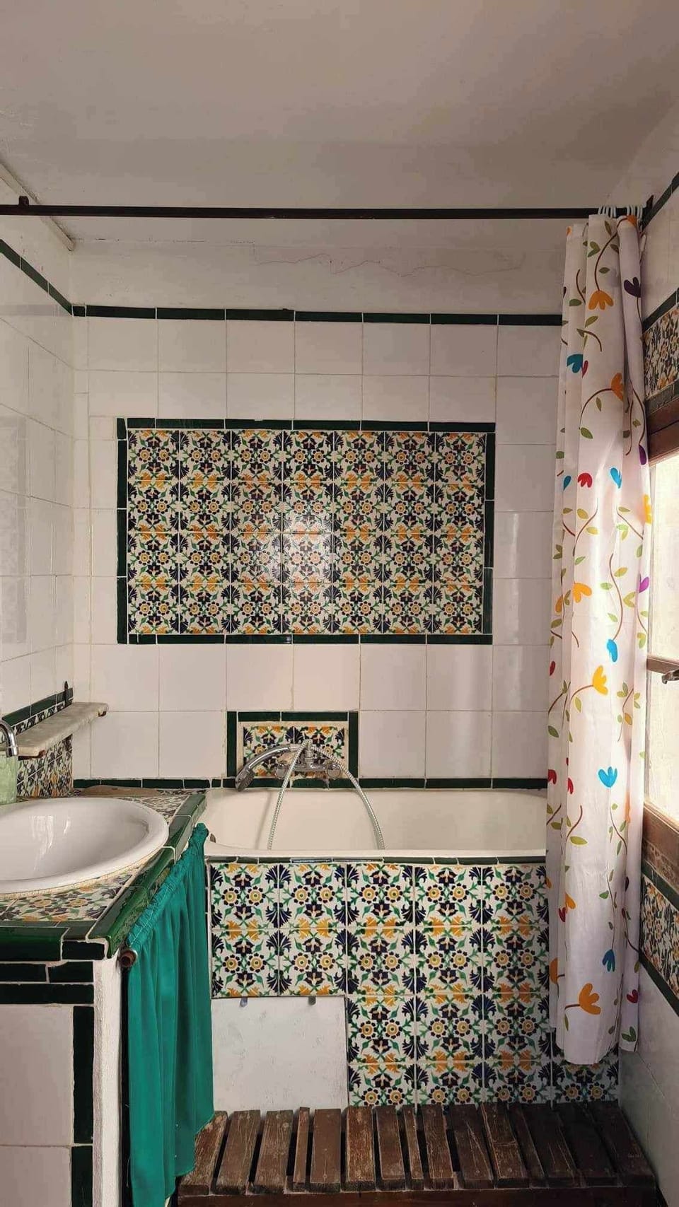 Standard Double Room, 1 Queen Bed, Bathtub | Free WiFi