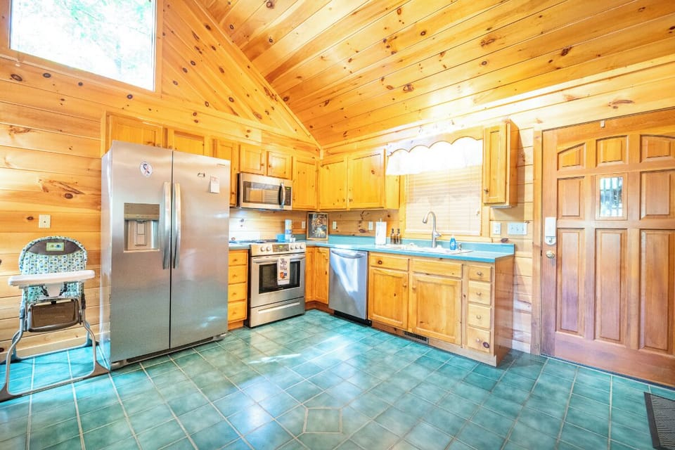 A Very Beary Welcome's fully-equipped kitchen