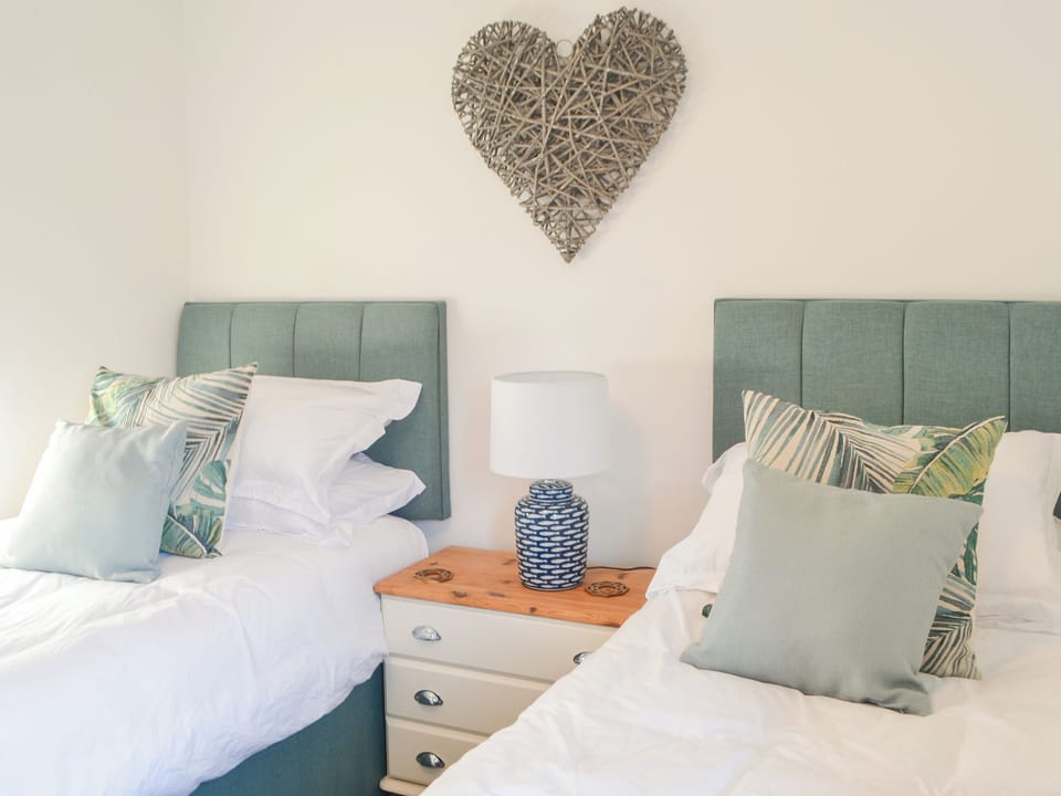 Twin bedroom | Avocet Cottage, Amble by the Sea, near Morpeth