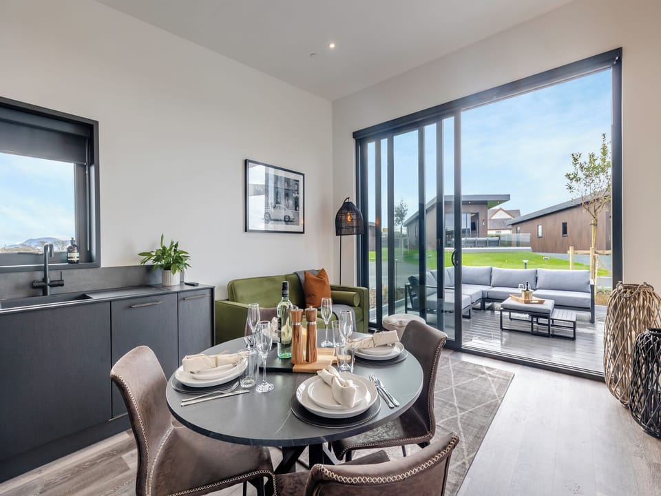 Open plan living space | Aethwy Lodge 5 - Ty Llwyd, Llangefni