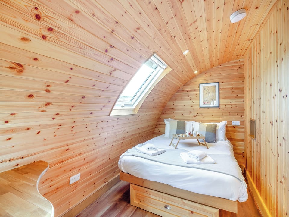 Double bedroom | Daisy - Llawrllan, St Harmon, near Rhayader
