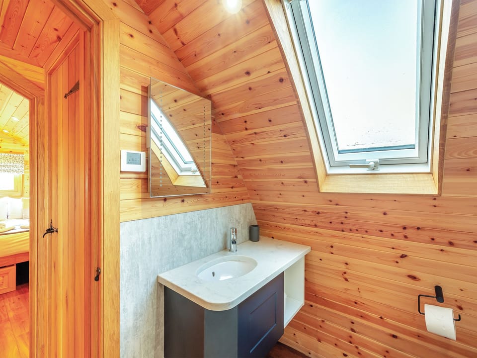 Shower room | Daisy - Llawrllan, St Harmon, near Rhayader