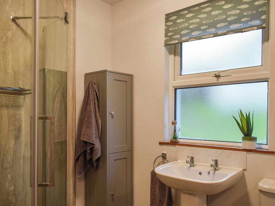 Shower room | Pine Cottage, Killin
