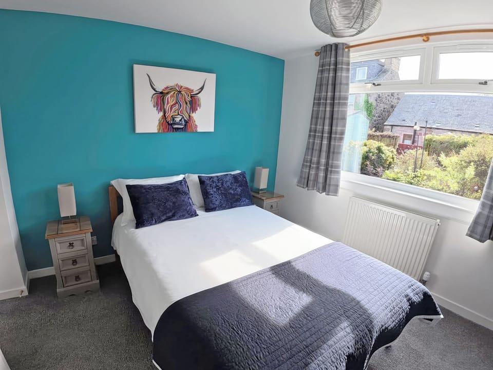 Double bedroom | Jessamine Cottage, Blairgowrie