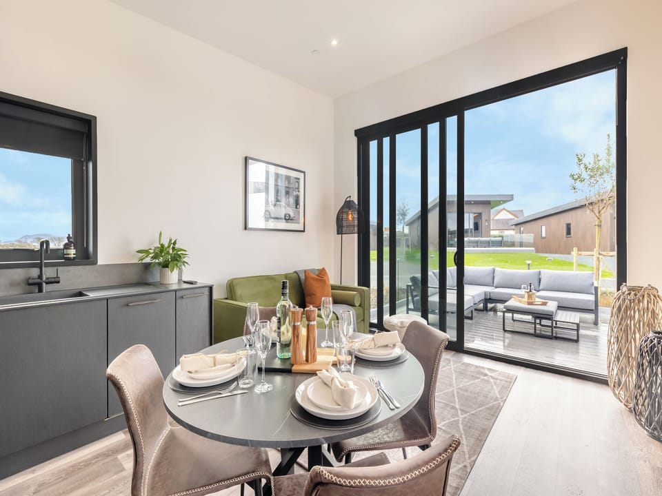 Open plan living space | Seiriol Lodge 4 - Ty Llwyd, Llangefni