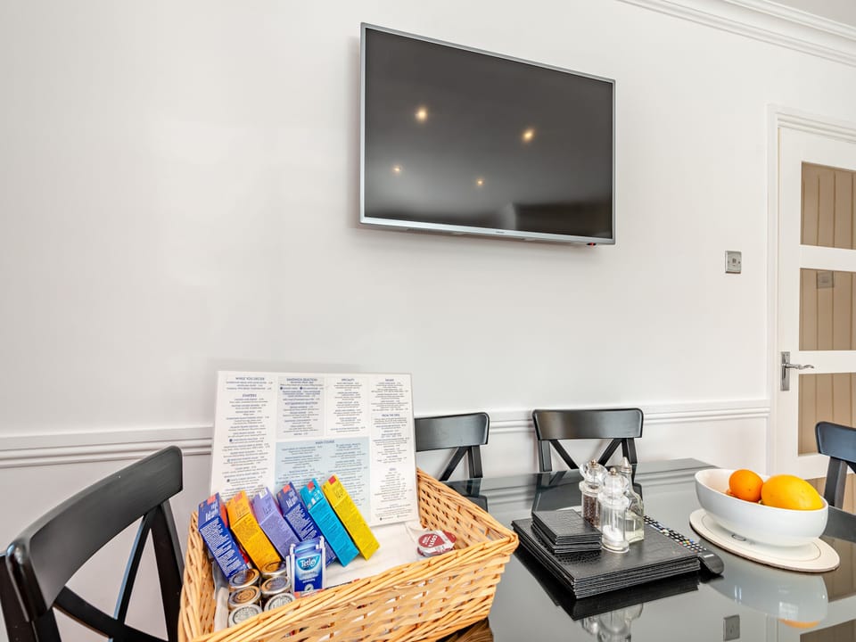 Kitchen/diner | Duck Bay Cottage 1 - Duck Bay Cottages, Alexandria, near Loch Lomond