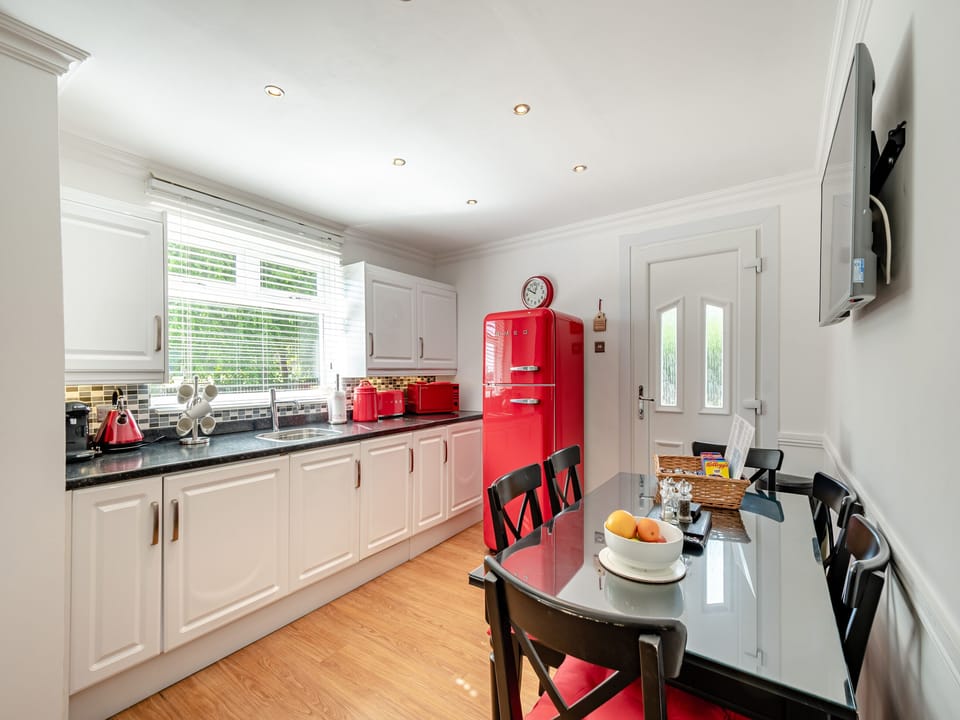 Kitchen/diner | Duck Bay Cottage 1 - Duck Bay Cottages, Alexandria, near Loch Lomond