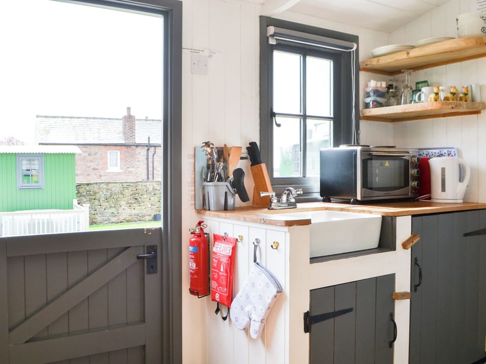 Interior | Sian&rsquo;s Shepherds Hut - The Garrison, Bowness-on-Solway