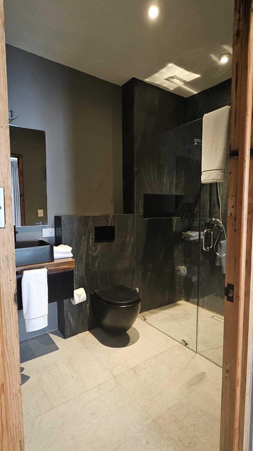 Deluxe Room, City View | Bathroom | Shower, hair dryer, slippers, towels