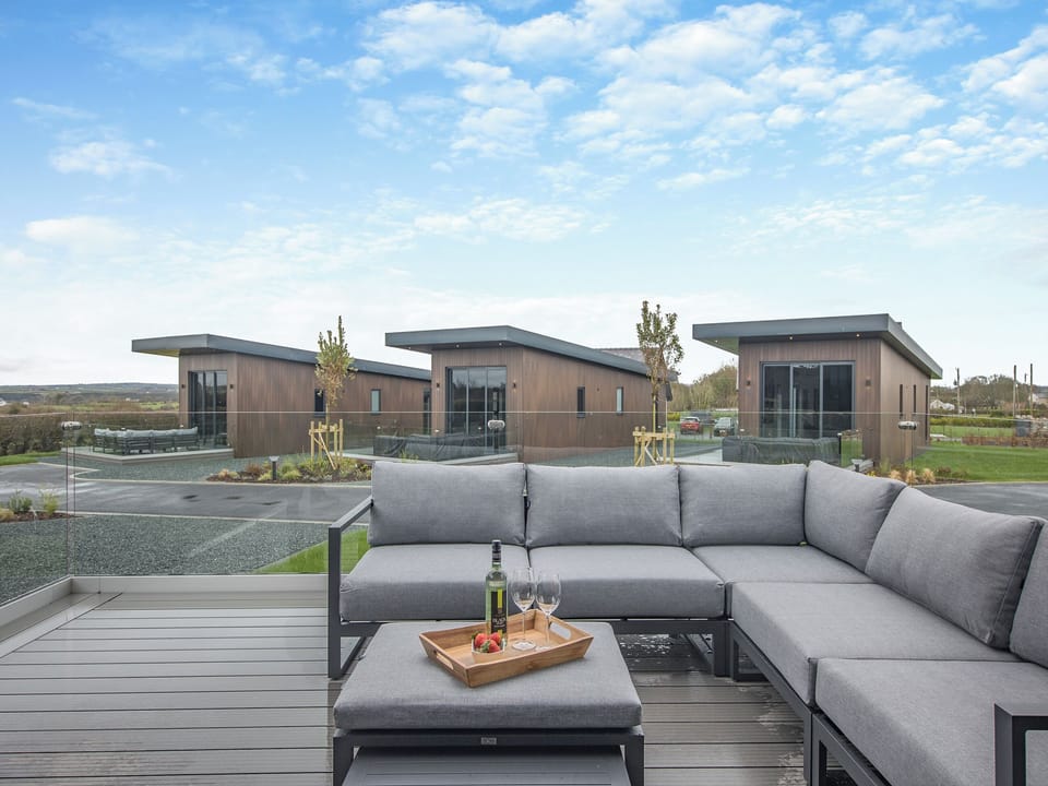 Sitting-out-area | Lligwy Lodge 3 - Ty Llwyd, Llangefni