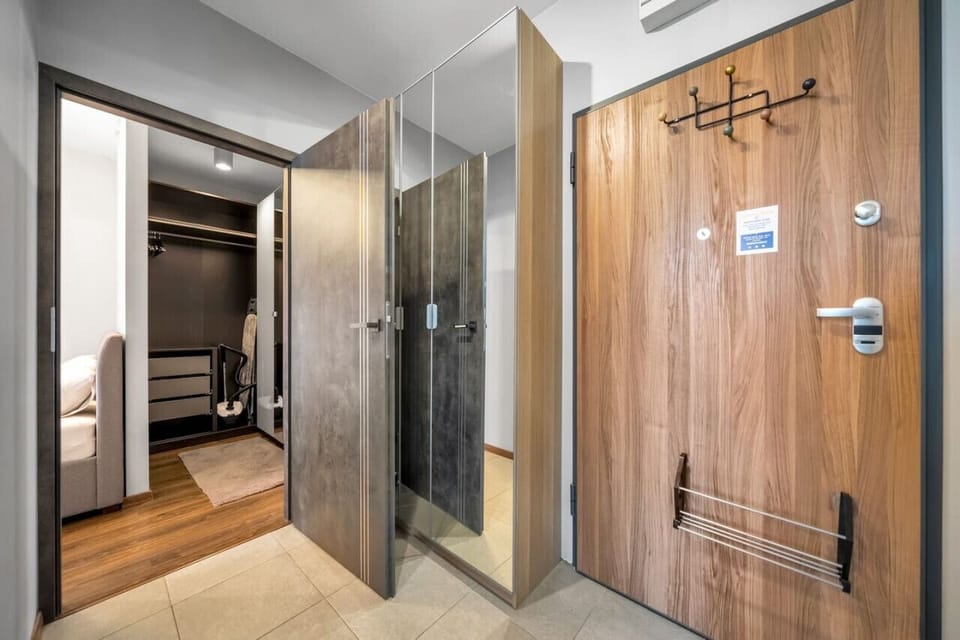 Wardrobe in a Hall | Book Now with RENTUJEMY.COM