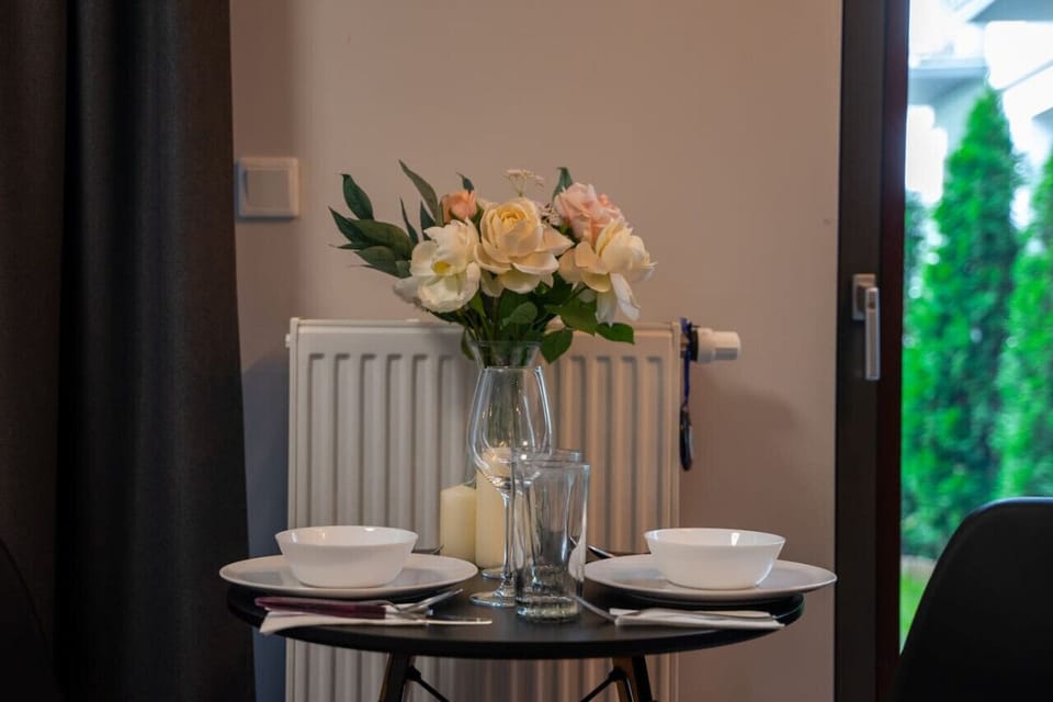Dining Area | Book Now with RENTUJEMY.COM