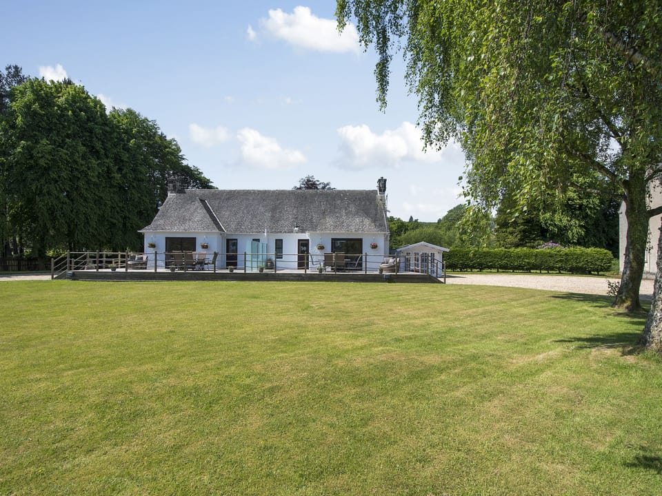 Garden | Duck Bay Cottage 2 - Duck Bay Cottages, Alexandria, near Loch Lomond