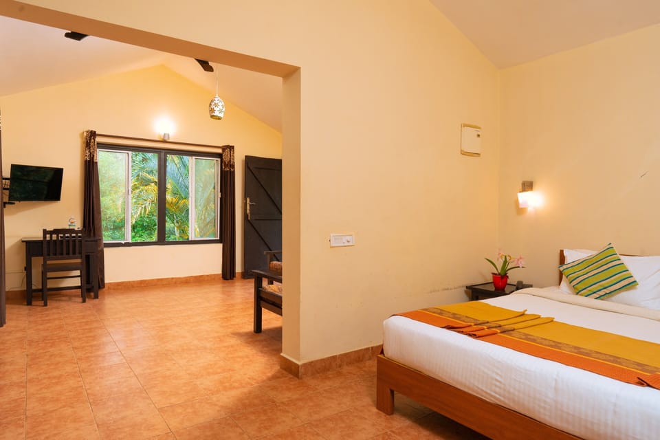 Deluxe Suite, Garden View | Premium bedding, desk, bed sheets