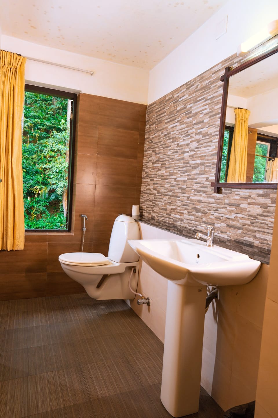 Suite (Water) | Bathroom | Shower, free toiletries, hair dryer (on request), soap