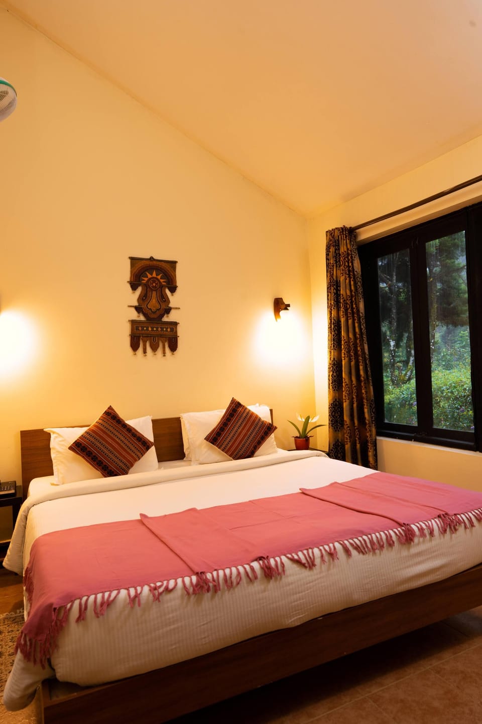 Deluxe Suite, Garden View | Premium bedding, desk, bed sheets