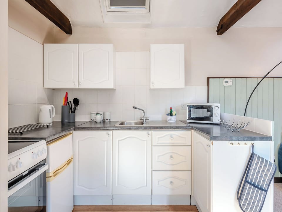 Open plan living space | Robin - Birds Farm Holidays, Colchester