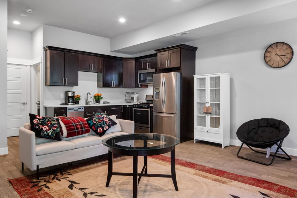 Home Decor, Furniture, Indoors, Living Room, Couch