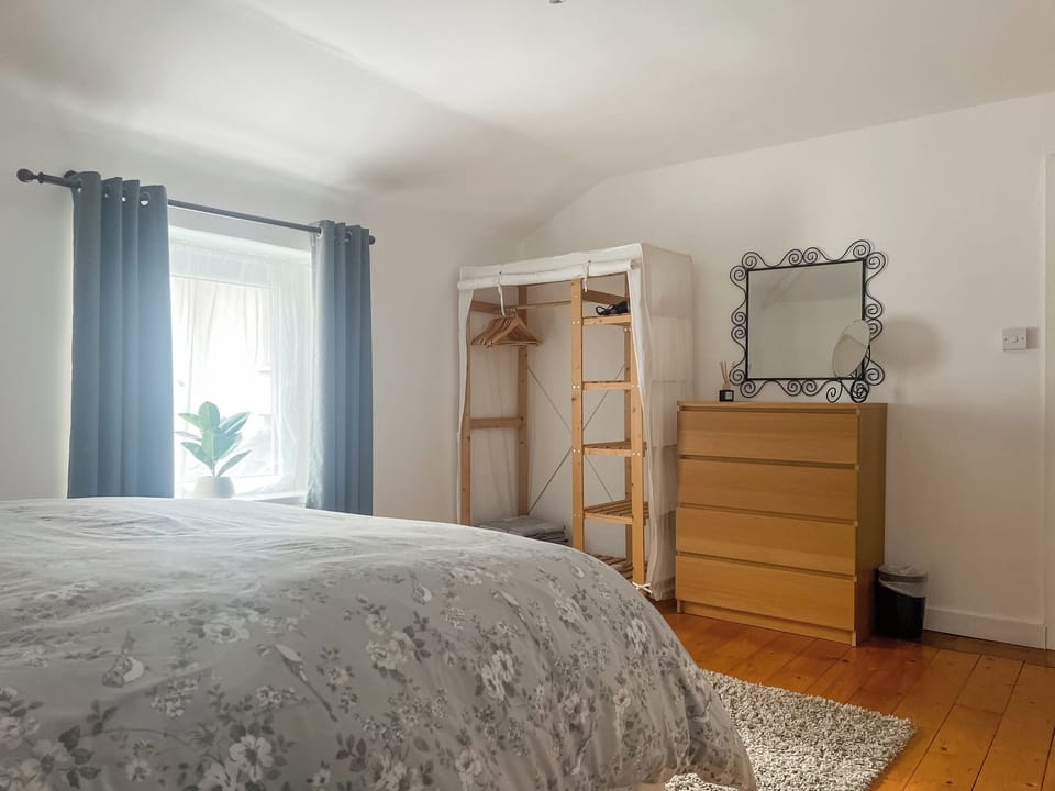 Double bedroom | Taff&rsquo;s Well Cottage, Taff&rsquo;s Well, near Cardiff