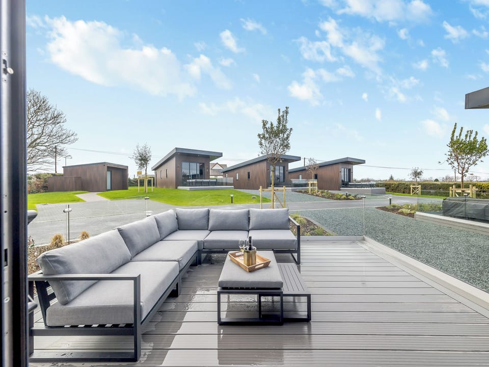 Sitting-out-area | Cybi Lodge 6 - Ty Llwyd, Llangefni