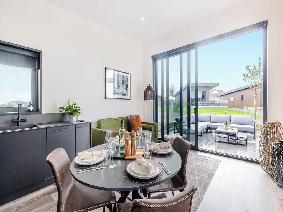 Open plan living space | Cybi Lodge 6 - Ty Llwyd, Llangefni