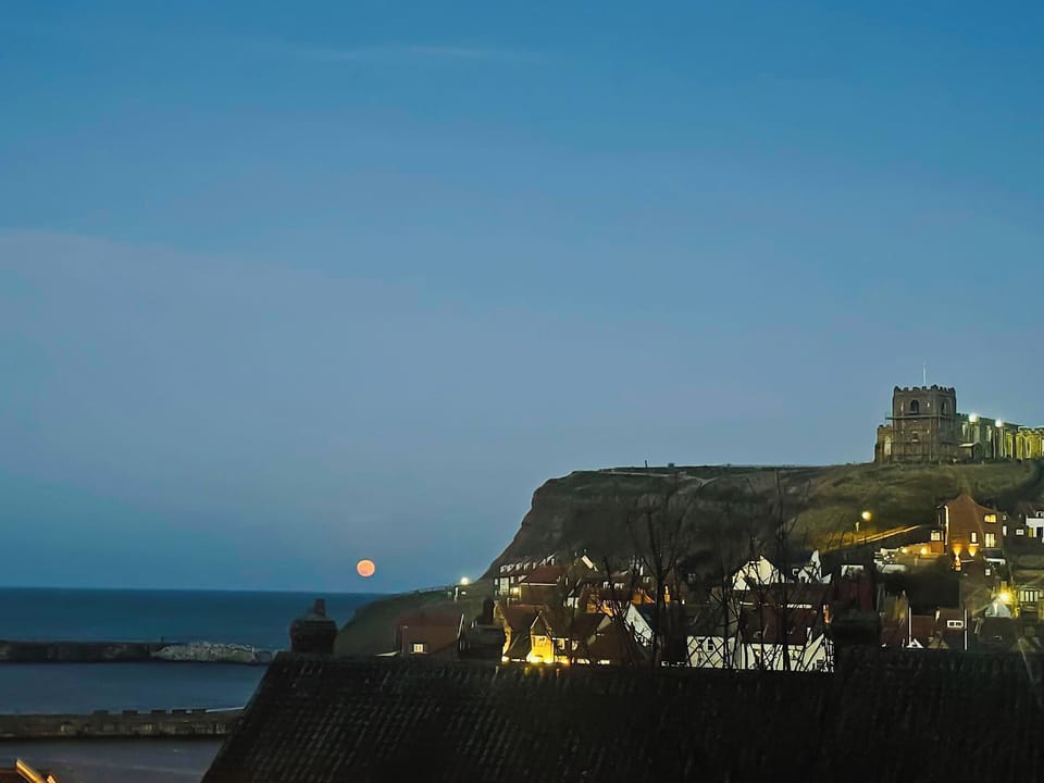 Surrounding area | Balcony Cottage, Whitby