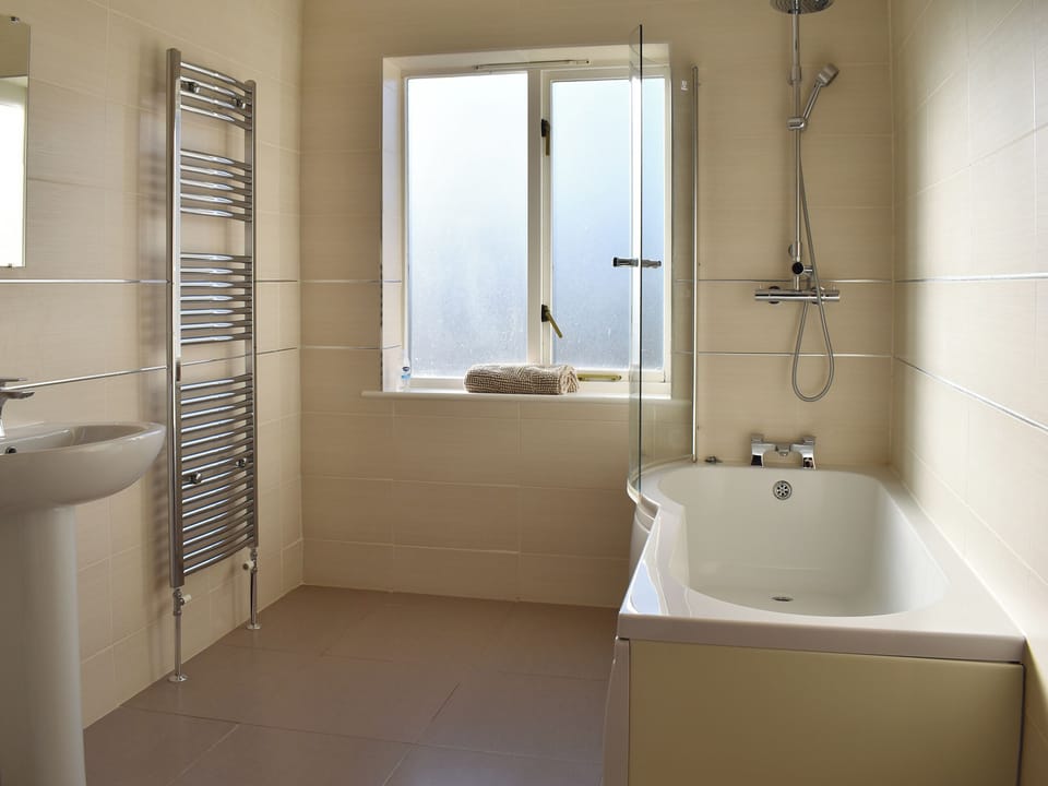 En-suite | Pines Cottage - Pine Retreats, St. Margaret&rsquo;s Bay