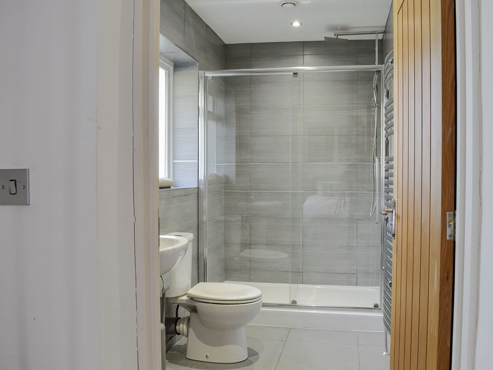 En-suite | Pines Cottage - Pine Retreats, St. Margaret&rsquo;s Bay