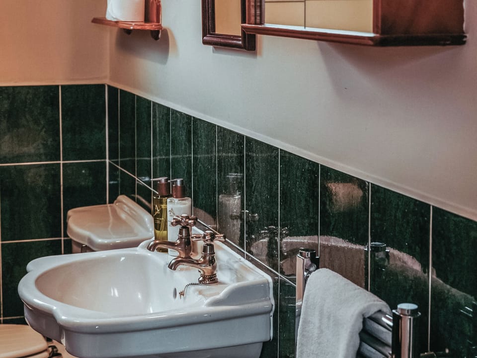 Bathroom | Lochy - Bachilton Farm, Methven, near Perth