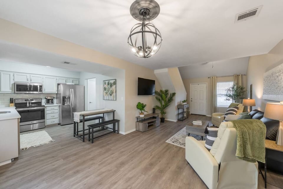 An open and airy living room. The seamless flow between spaces, paired with warm lighting and stylish décor, creates a perfect balance of comfort and modern elegance.