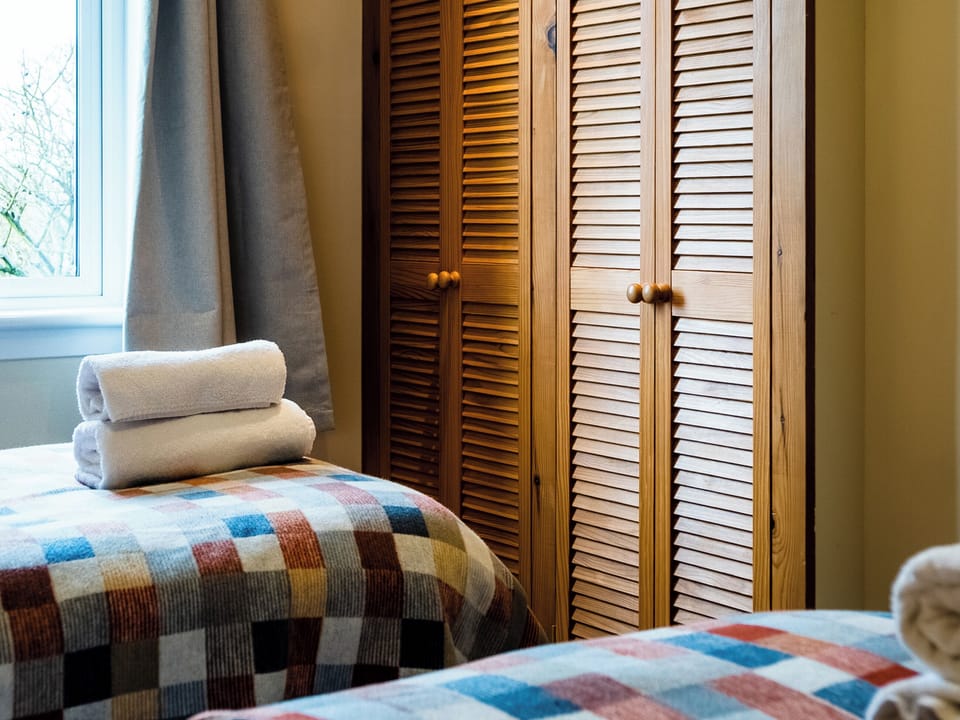 Twin bedroom | Ninetrees - Bachilton Farm, Methven, near Perth