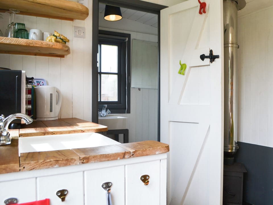 Interior | Jamie&rsquo;s Shepherds Hut - The Garrison, Bowness-on-Solway