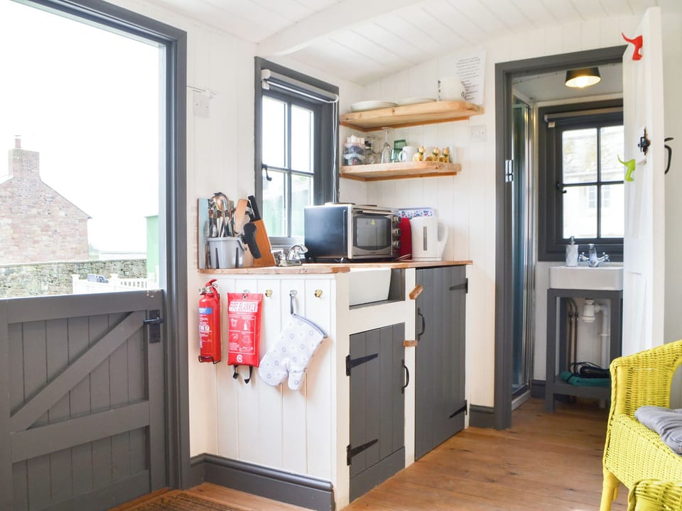 Interior | Jamie&rsquo;s Shepherds Hut - The Garrison, Bowness-on-Solway
