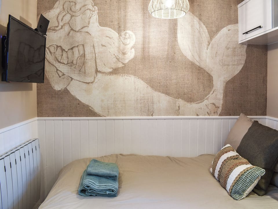 Double bedroom | White Mermaid - White Cottages, Newborough 