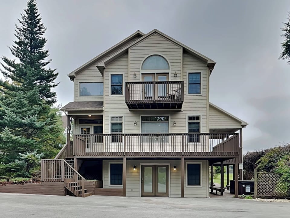 House (5 Bedrooms) | Front of property