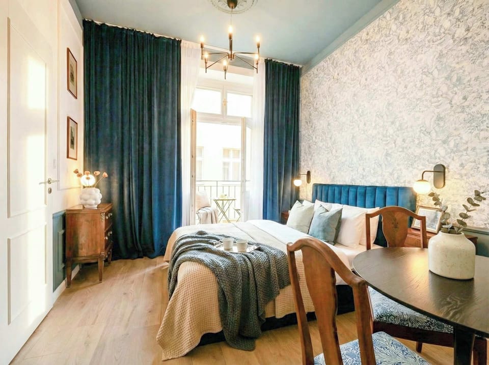 Main room with queen size bed