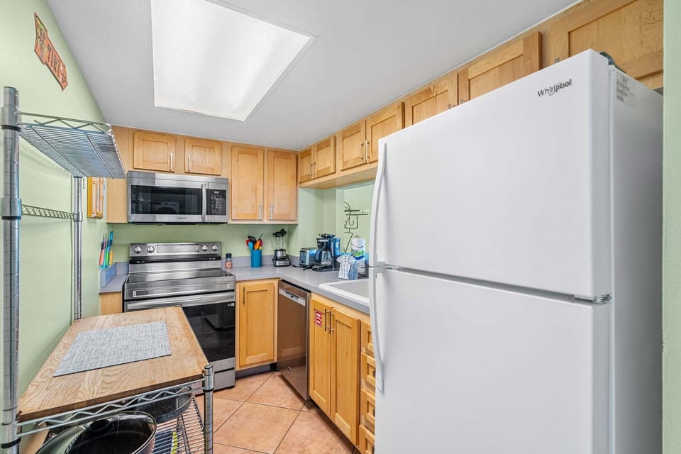 Fully equipped kitchen with everything you need to make your favorite homemade meals!