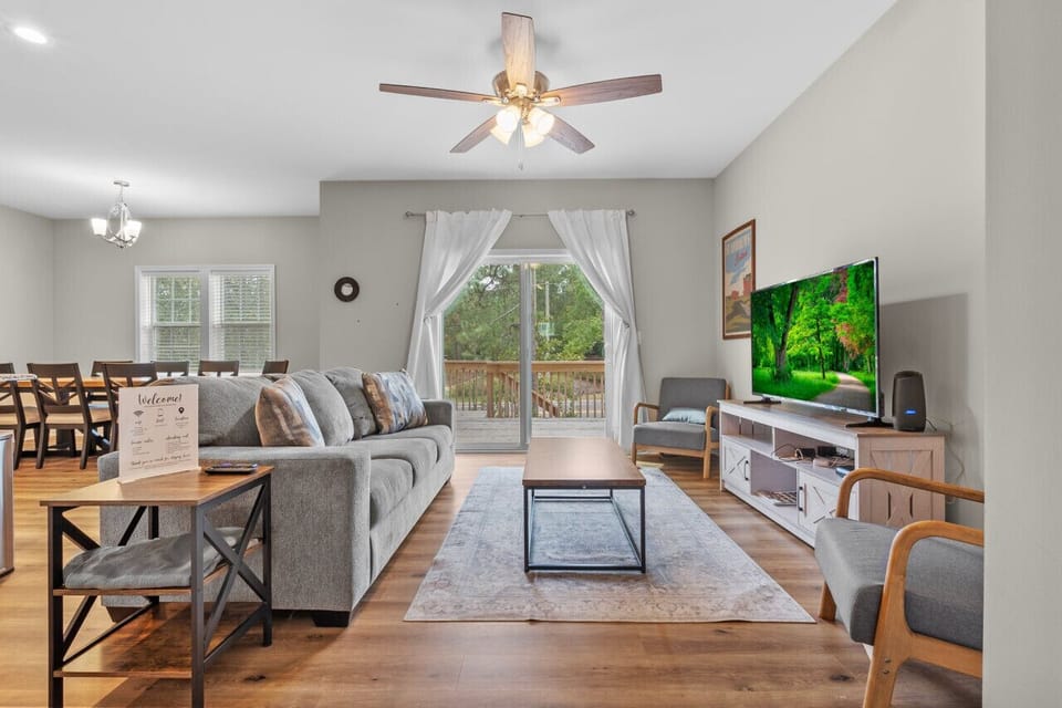 A beautifully put together living room