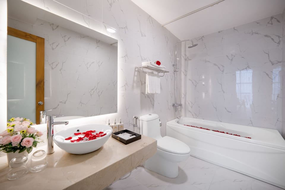 Deluxe Family with City view | Deep soaking bathtub