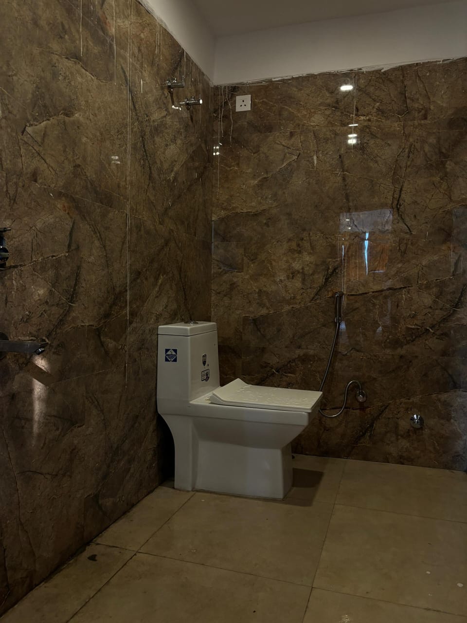 Luxury Double Room, City View | Bathroom | Shower, towels, soap, shampoo