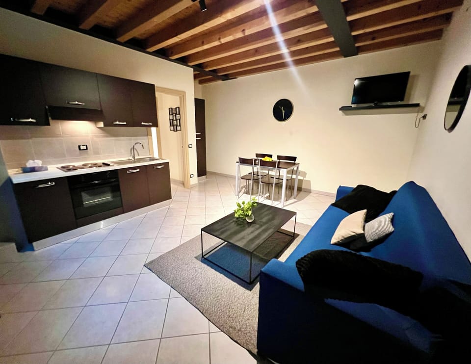 Apartment, 2 Bedrooms | Private kitchen | Fridge, oven, stovetop, cookware/dishes/utensils